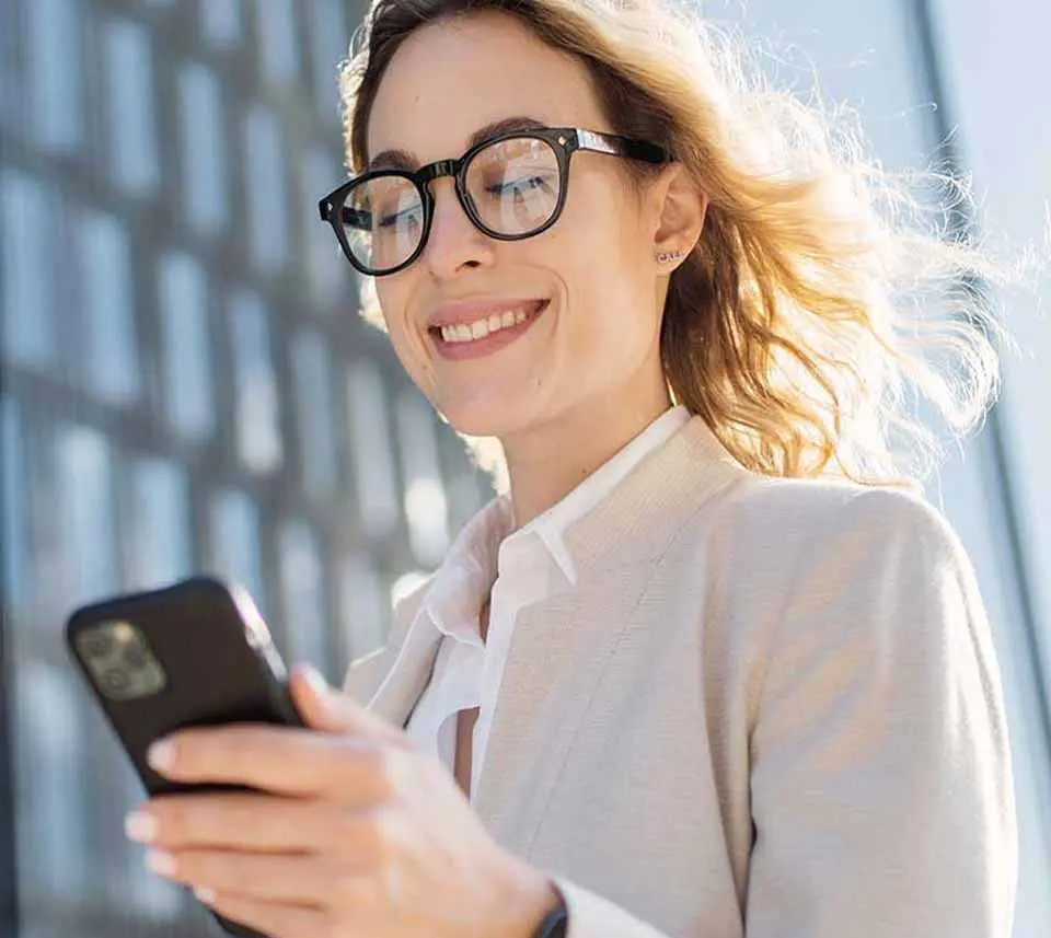 Business woman dialing 3cx voip